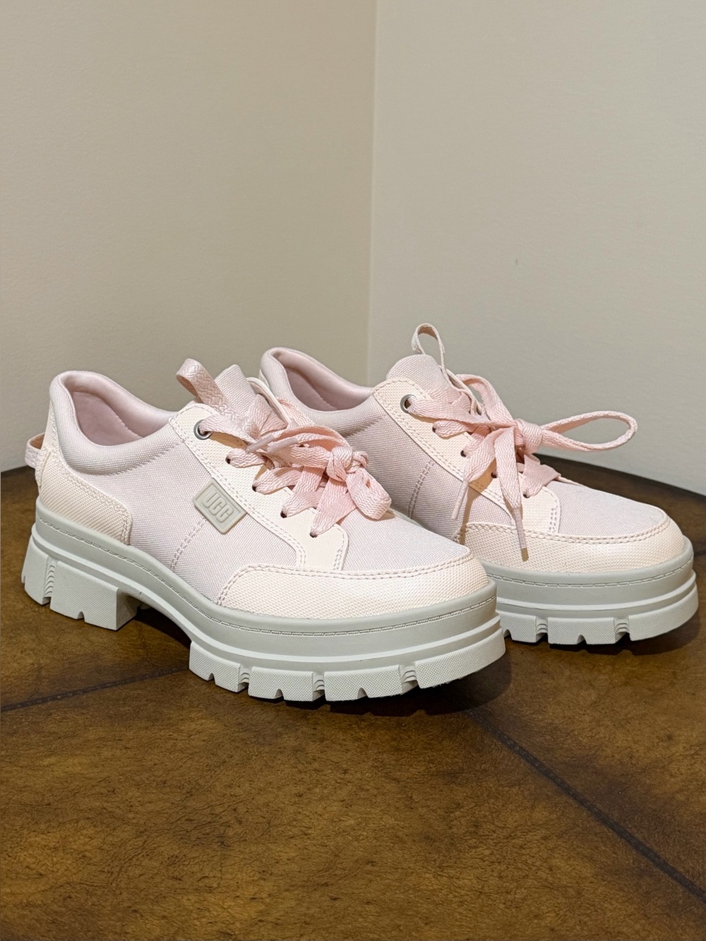 BRAND NEW UGG AUSTRALIA ASHTON HYBRID SHOE SNEAKER BOOT IN ROSY BEIGE SIZE 6.5